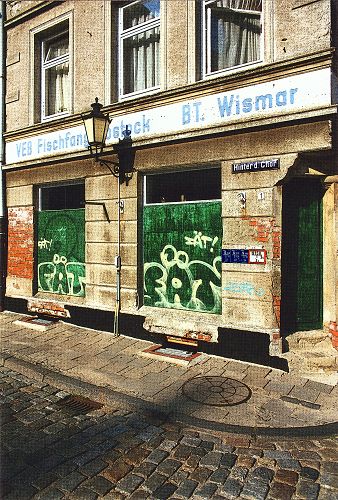Wismar in Mecklenburg-Vorpommern - VEB Fischfang Rostock - Avocado - Hinter dem Chor